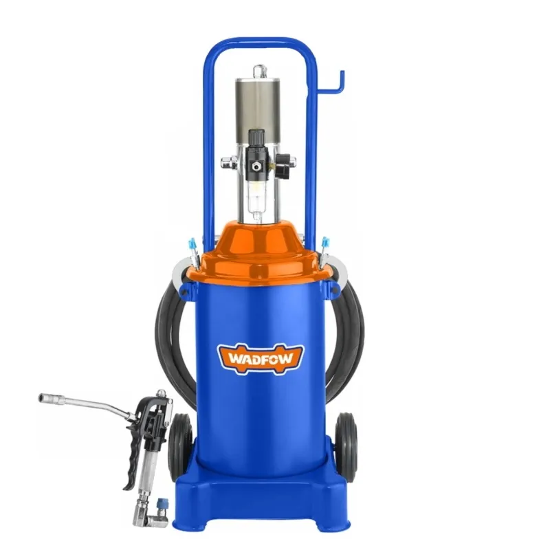 Ο WAL1A12 είναι επαγγελματικός αερογρασαδόρος 12 λίτρων, σχεδιασμένος για συνεργεία, βιομηχανική και γεωργική χρήση. Η ισχυρή αναλογία πίεσης 50 : 1 εξασφαλίζει ομοιόμορφη και σταθερή ροή γράσου, ακόμη και σε δύσκολα σημεία ή υψηλές πιέσεις.